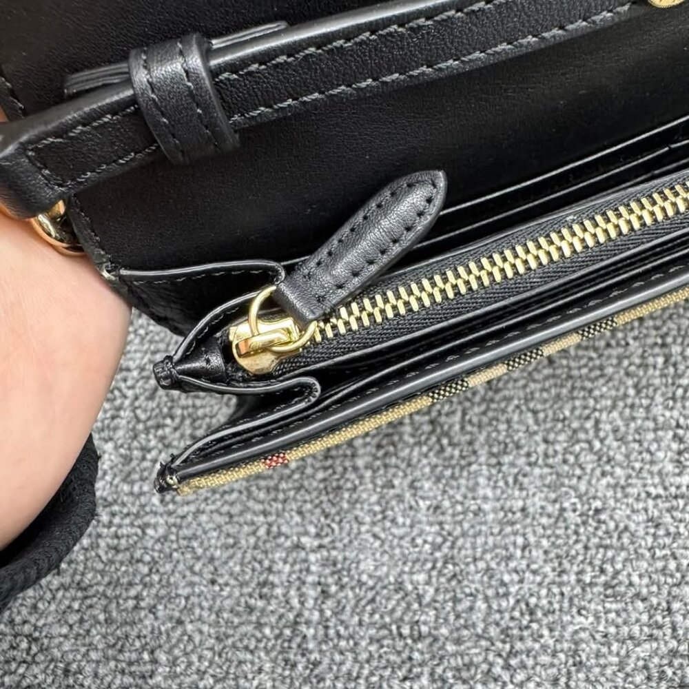 Burberry Leather Shoulder Bag 450-021925 - Picture 9 of 16